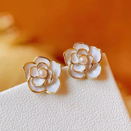 🎁 Pretty white camellia Flowers Stud Earrings (100% off) Kurti Wale