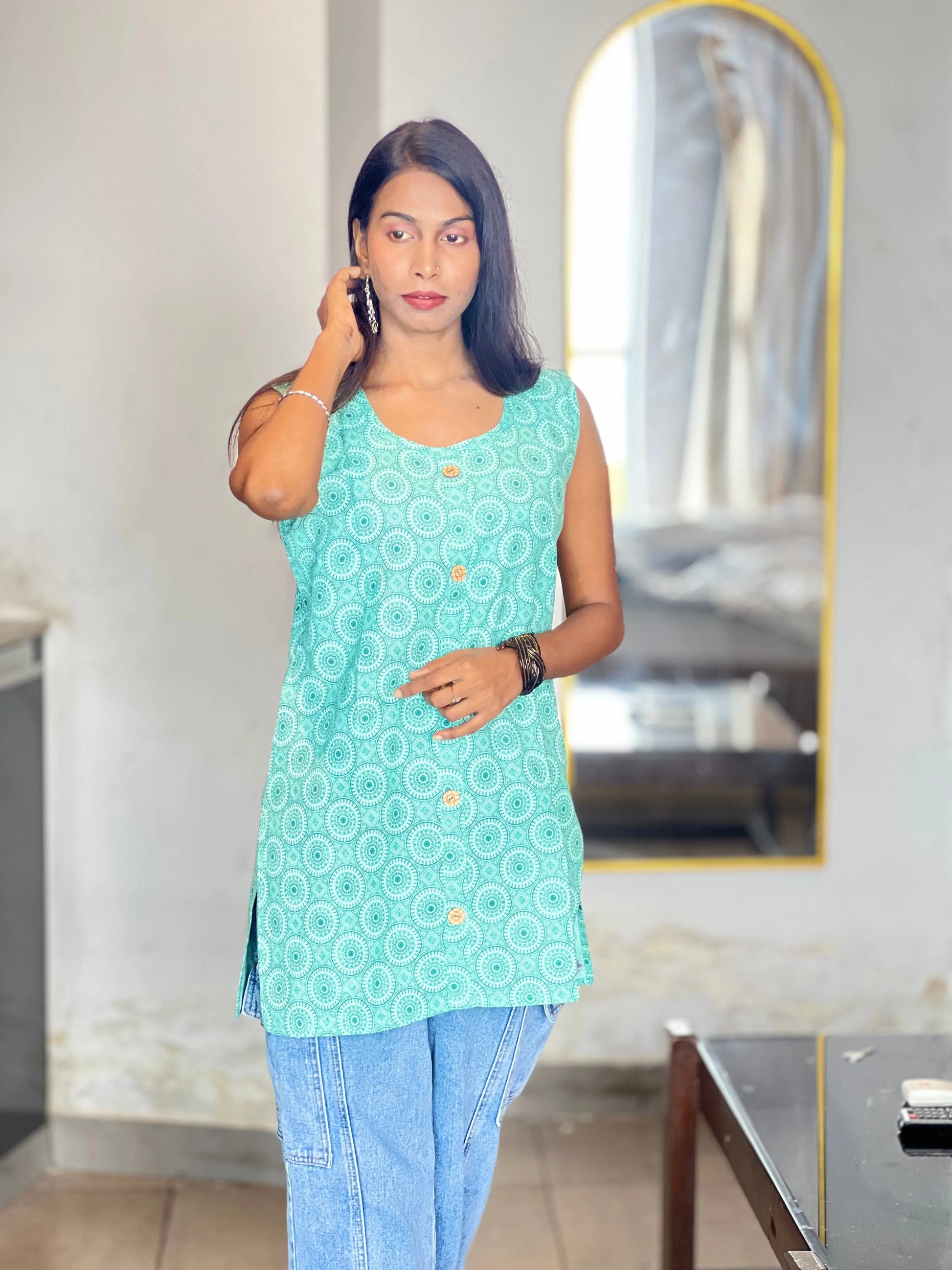 Kurti Wale Women's Sleeveless Cotton Kurti Kurti Wale